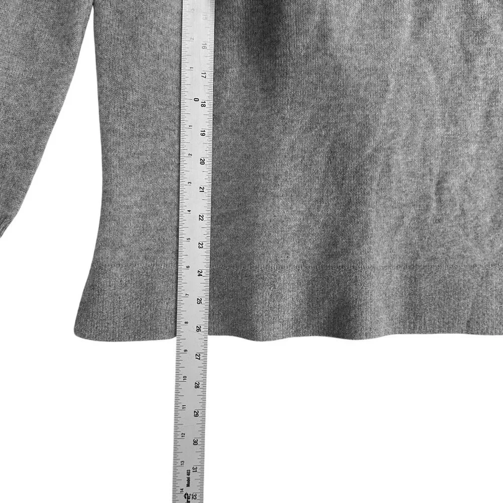 Halogen Cashmere Gray V-Neck Sweater Womens Size M Soft and Cozy